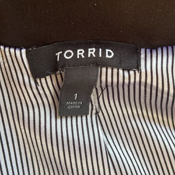 Torrid Black One Button 3/4 Sleeve Casual Business Blazer Size 1 - Picture 6 of 8